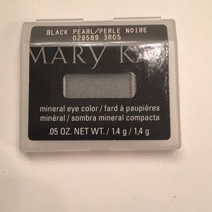 Mary Kay mineral eyeshadow (black pearl)